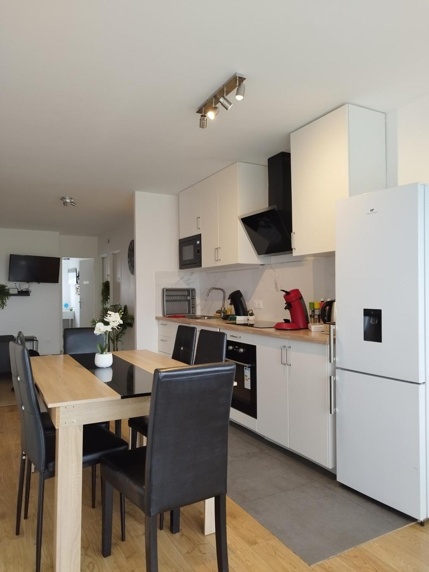 Appartement Parisian Cosy Flat With Balcony